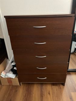5 Drawer Dresser $20 Pick Up Only