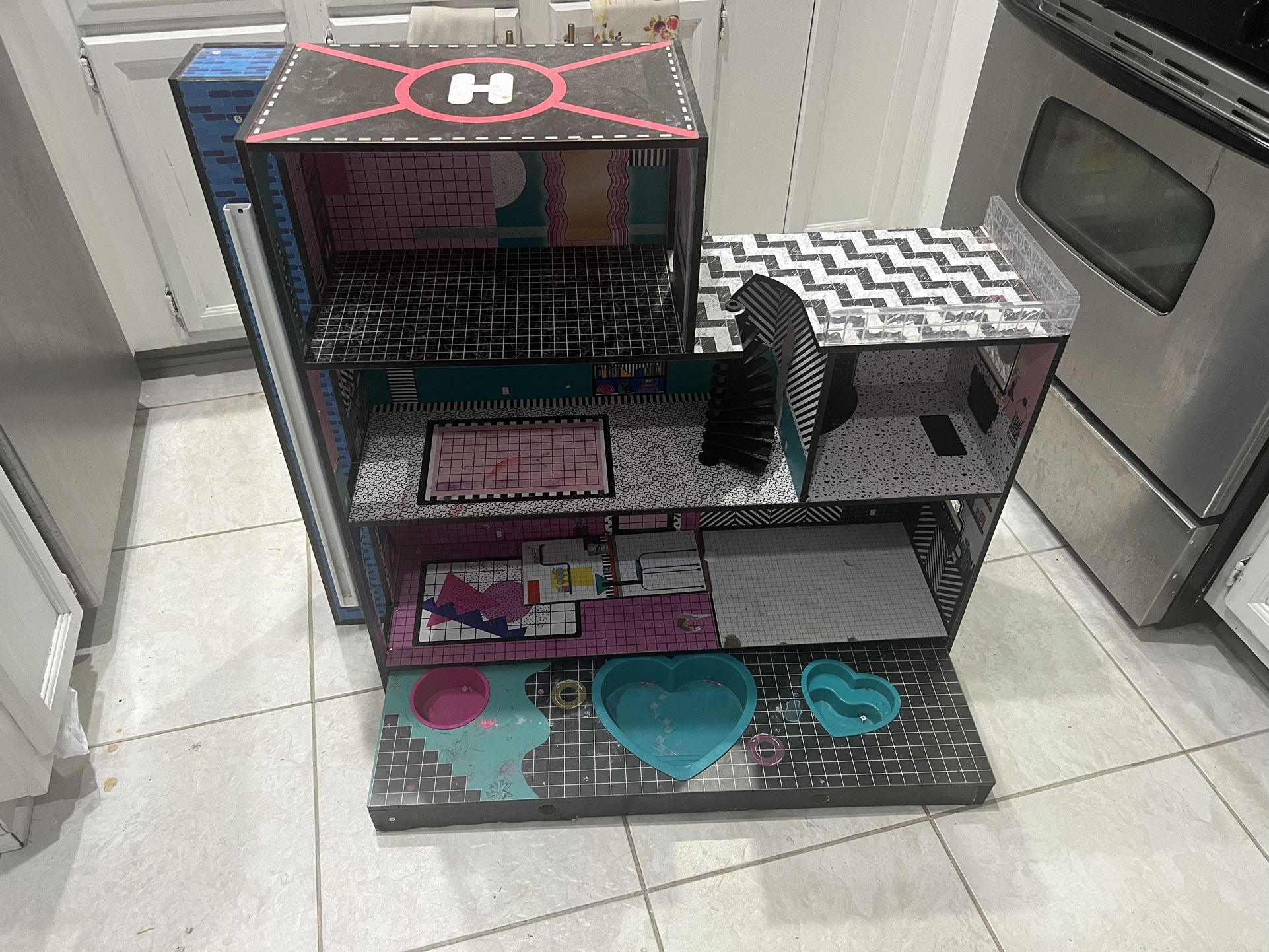 LoL Doll House With LOL Jet