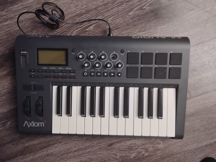Axiom M-Audio 25 Key Midi Keyboard 