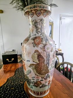 Chinese Export Rare Hand Painted Porcelain Vase
GlobalArtVintage
