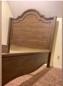 Queen sized wood bed frame/rails and foot board