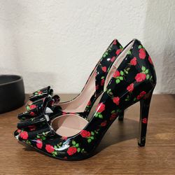 New Women’s Betsy Johnson Size 6