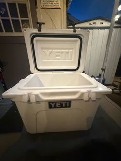 YETI Roadie Cooler 20qt