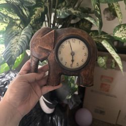 Old WOOD Elephant Clock 