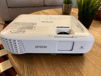 (JUST REDUCED) Epson VS250 SVGA 3,200 Lumens Color Brightness (Color Light Output) 3,200 Lumens White Brightness (White Light Output) HDMI 3LCD Projec