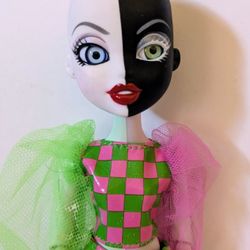 Bratzillaz Switch-A-Witch Black & White Pink Green Glam Gets Wicked Doll