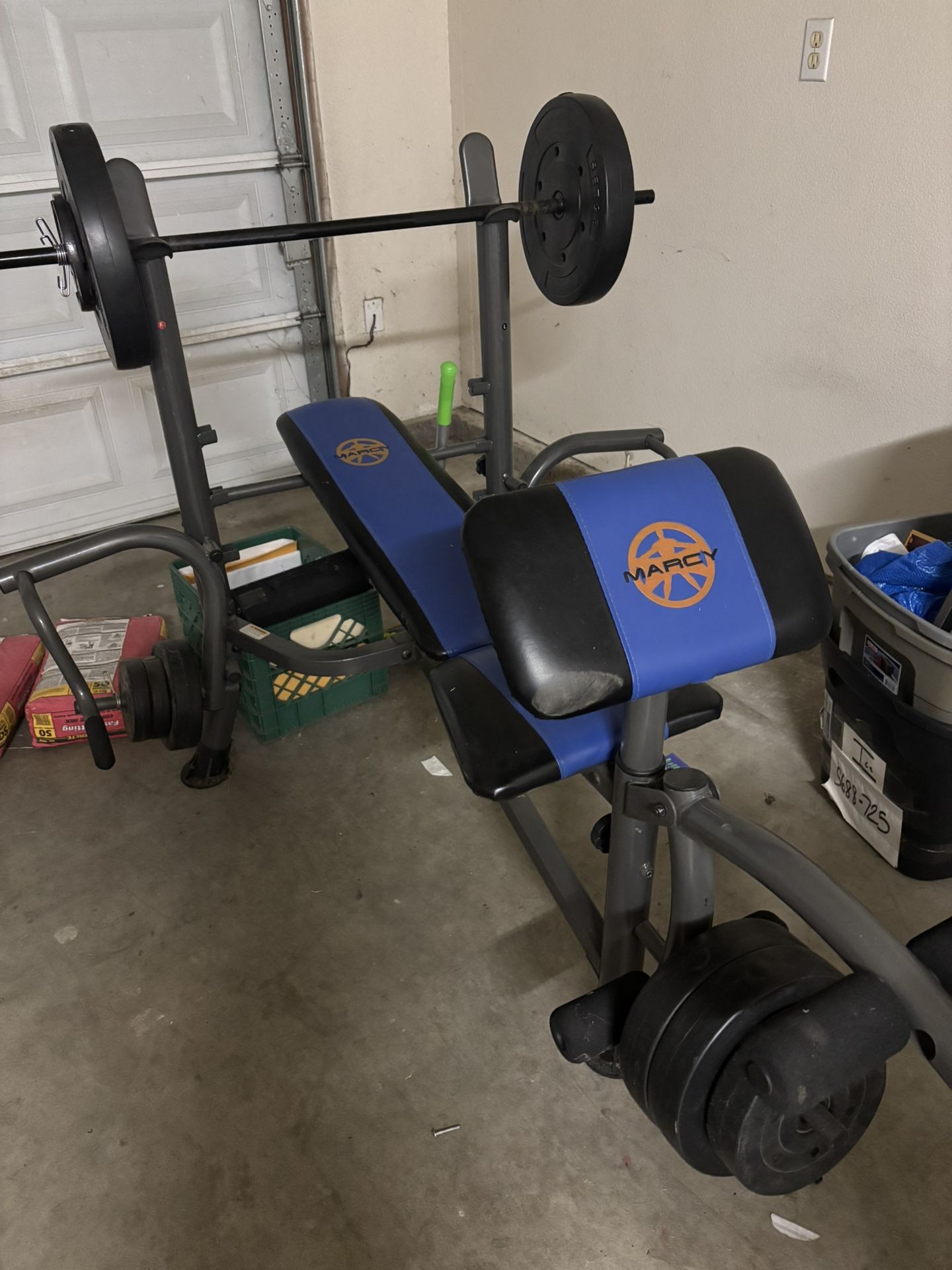 Weight bench blue with 105 lbs weights