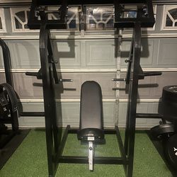 PLATE-LOADED ISO-LATERAL SHOULDER PRESS