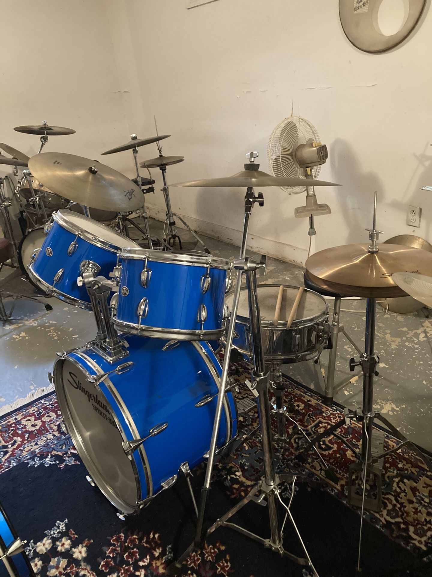 BEAUTIFUL SLINGERLAND DRUM SET