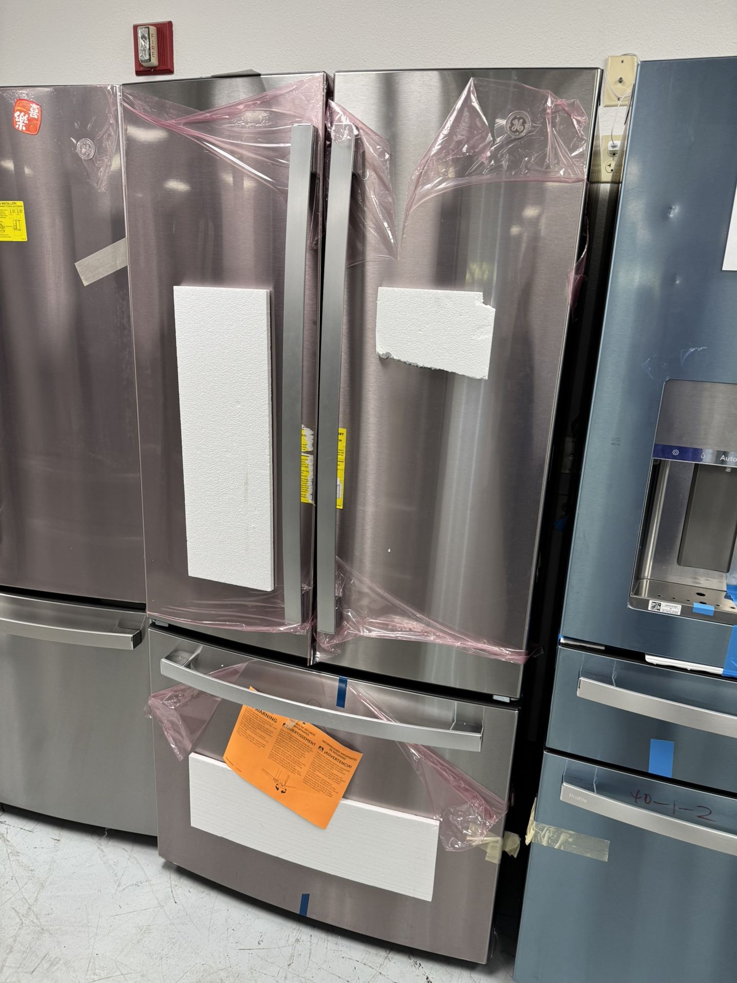 25 Cu.ft 33 Inches Wide French Door Refrigerator With Internal Water And Ice