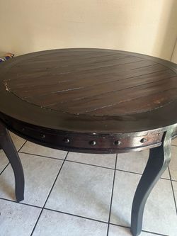 Dinning room table and chairs