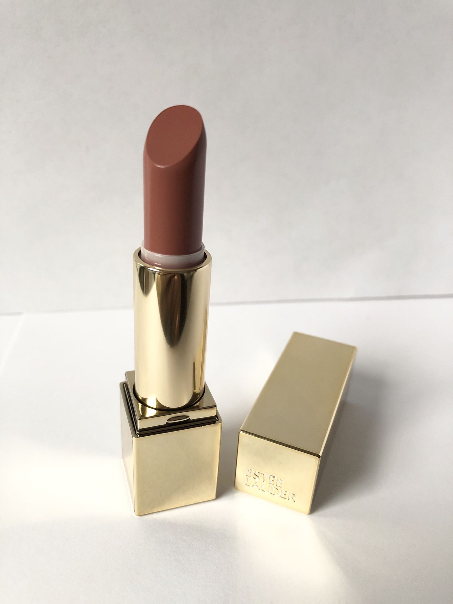 Estée Lauder Pure Color Envy Sculpting Lipstick Color: #184 Knockout Nude