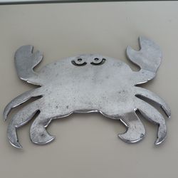 Metal crab trivet