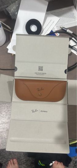 Ray-Ban Meta Smart Glasses with Case