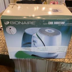 Bonaire, Cool, Moisture Humidifier With Remote Control