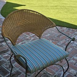 Patio Round Table & Chairs 