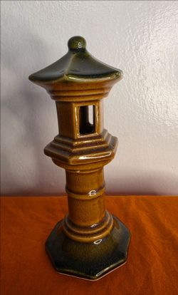 6.5" Vintage Traditional Shiwan Japanese Pagoda.