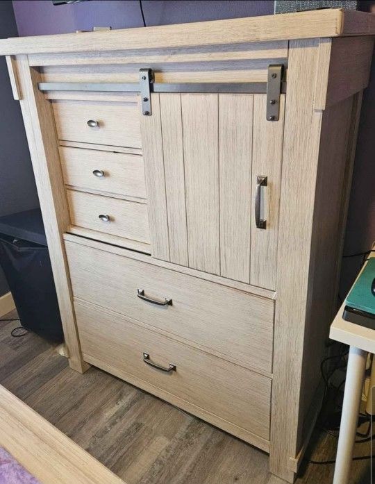 Chest/ Dresser