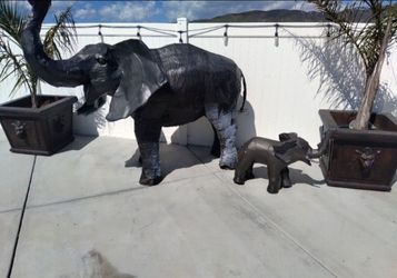 Large and Small Elephant Statues Set