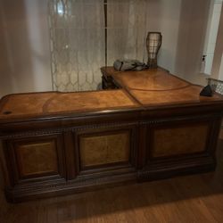Elegant Victorian-Style Executive Desk / Credenza – Solid Wood