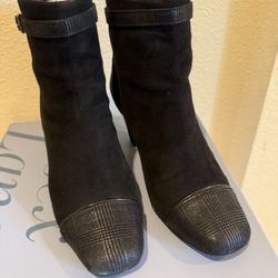 Women’s Short Boots – Black Suede