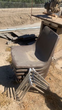 6 Plastic chairs