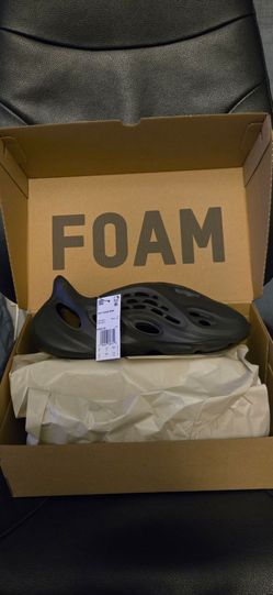 Yeezy Foam Runner — Dark Onyx (US 10)