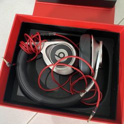 Gently used beats by Dr. Dre. Works but I put a piece of tape over the volume cover.