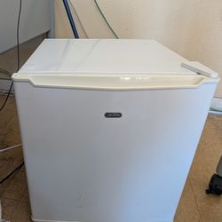 Mini Fridge 