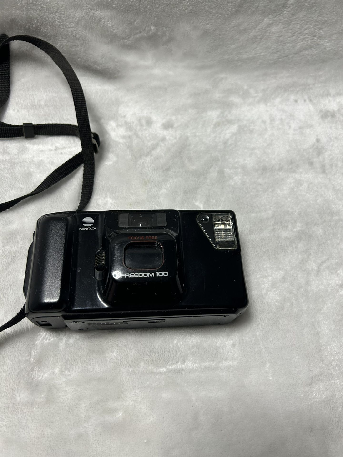 Vintage Minolta Freedom 100 fixed-focus 35mm film camera UNTESTED
