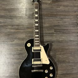 GIBSON LES PAUL CLASSIC 2022 ELECTRIC GUITAR WITH CASE AND CANDY 