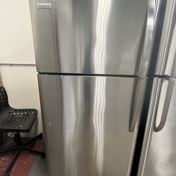 Refrigerator Frigidaire 30”