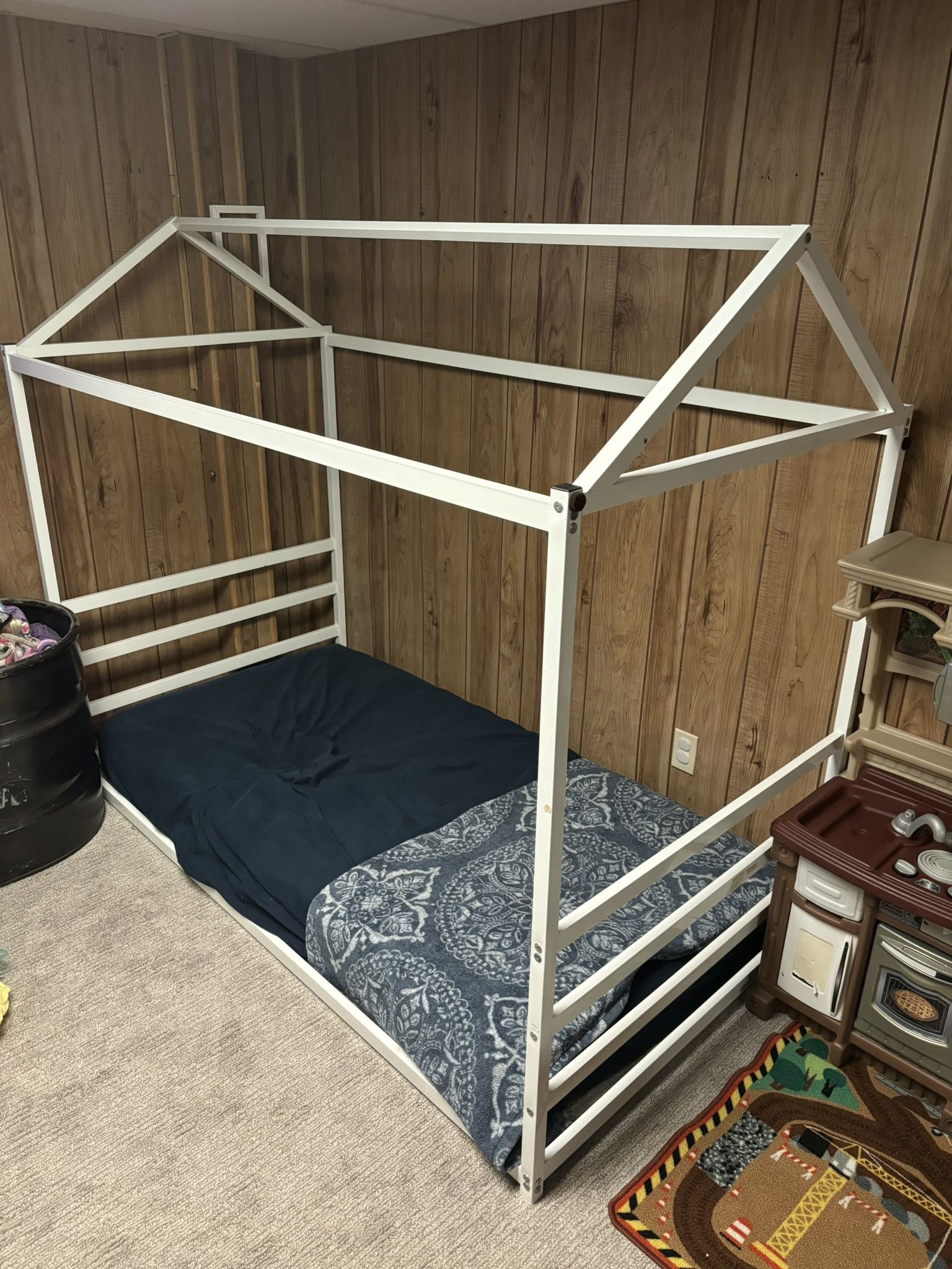 🏠 Kids White Metal House Bed Frame – Twin Size (77.5” x 41” x 62.5”)