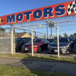 Solicito vendedores o vendedoras con experiencia en ventas de carros. Pogo por comisión solo . Negocio establecido por más de 25 años 