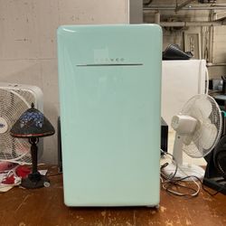 DAE Woo Mini Refrigerator 