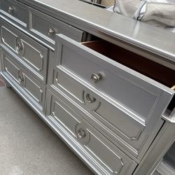 Cabinet dresser