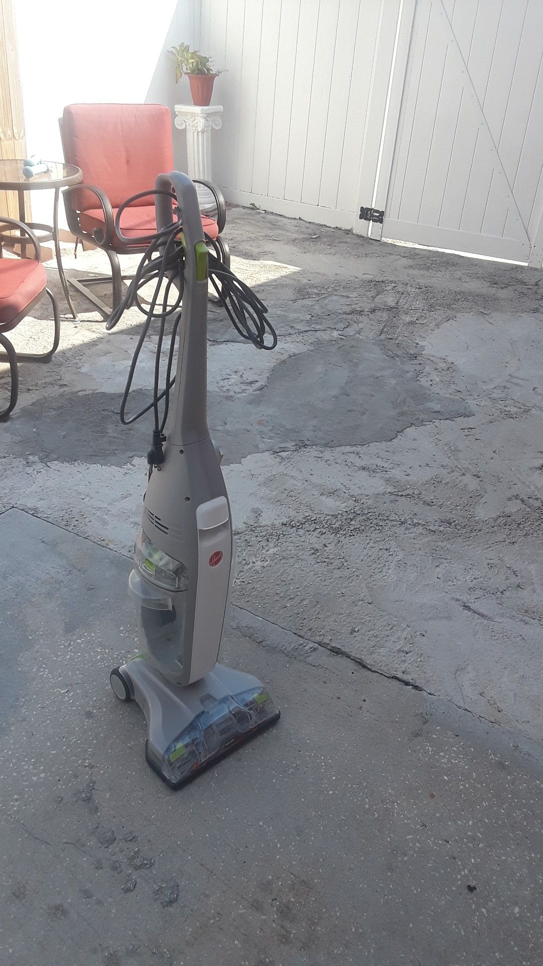 Power water vacuum cleaner