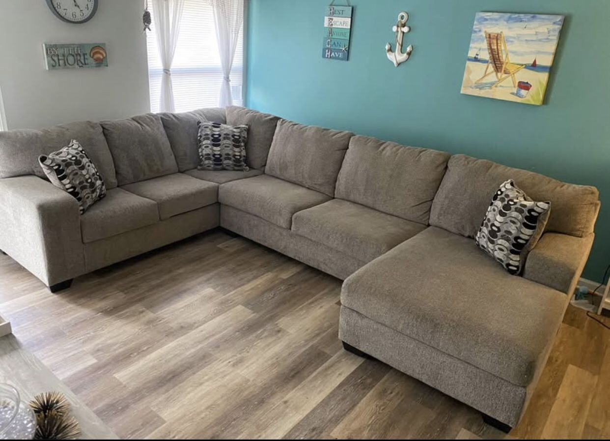 FREE DELIVERY - Comfortable Big Double Sectional Light Gray Couch - Look My Profile For More Options