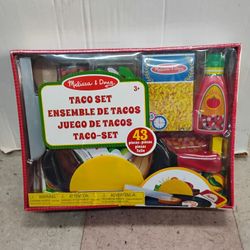 Melissa & Doug Fill & Fold Taco & Tortilla Set. 43-piece pretend play food set allows children to create Mexican and Tex-Mex meals like tacos, burrito