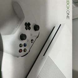 XBOX ONE with Controller, Charging Station Cord & 10+ Games
