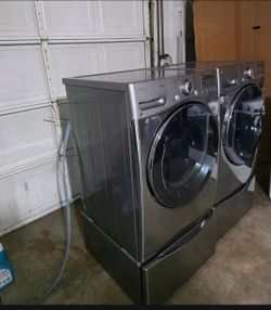 LG Electric Washer And Dryer