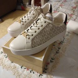 Michael Kors Shoes Size 8