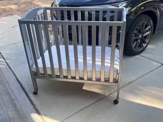 Portable crib
