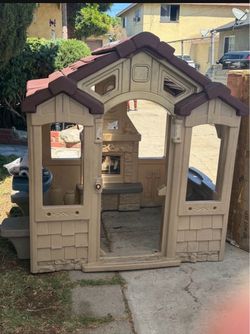 Kids Plastic Outdoor Playhouse