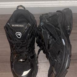 balenciaga runners 44