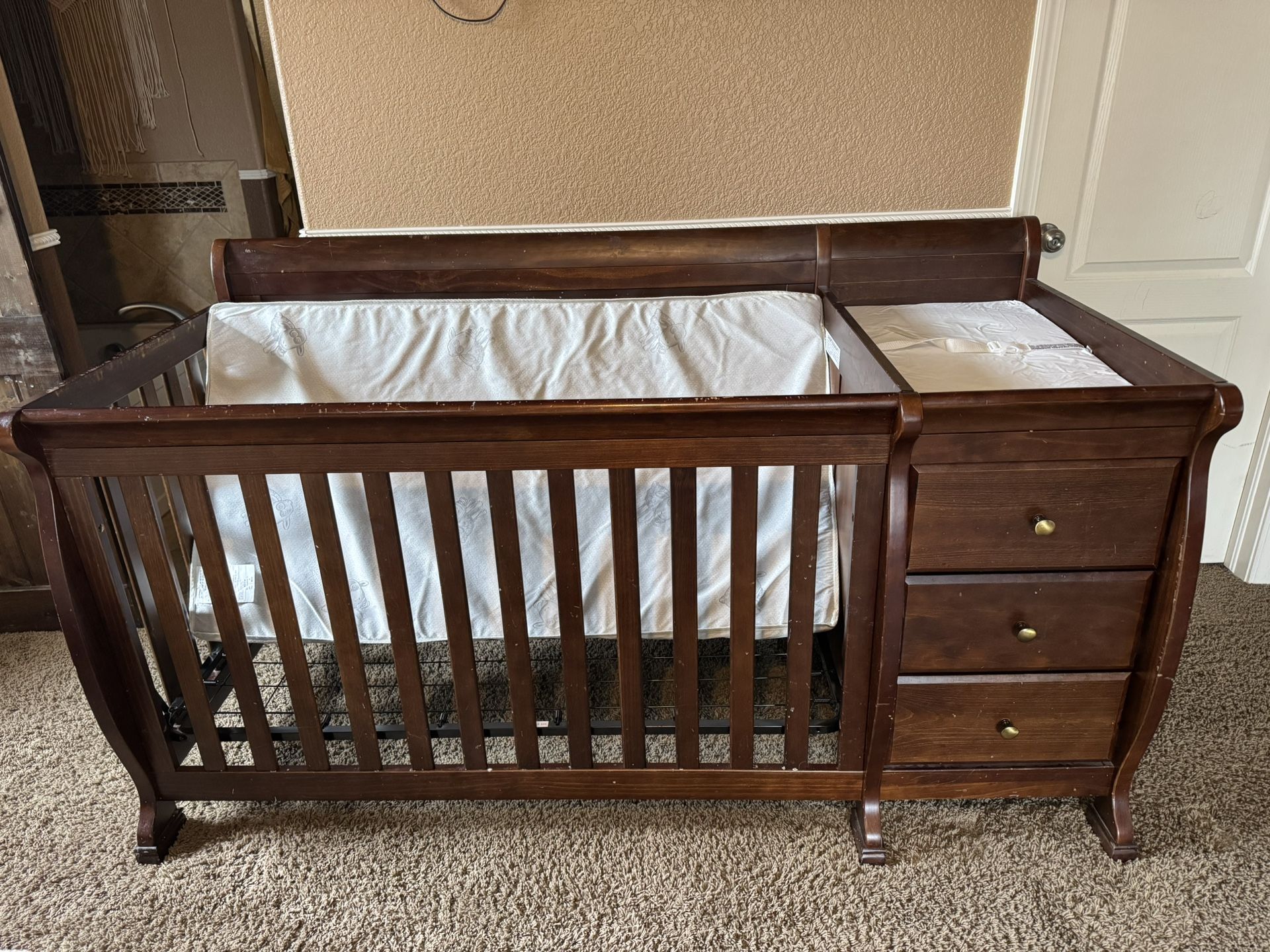 Adorable Baby Crib & Mattress