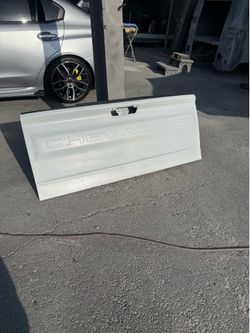 Chevy Silverado 2019-2023 tailgate