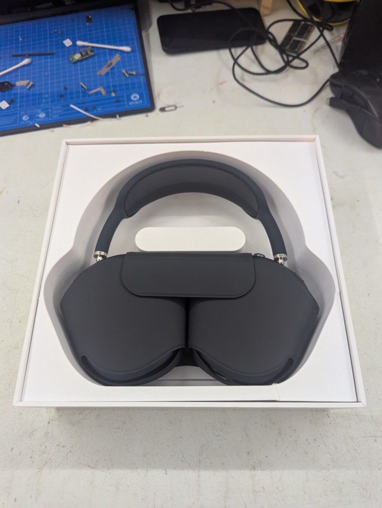 Ape Airpods Max