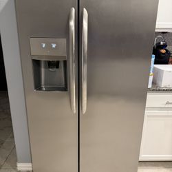 Whirlpool Gallery 25.5 Cu. Ft. Side By Side Refrigerator 