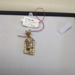 10k Gold Pendant 3.4 Grams If You Are Interested Please Ask For Maribel Thank You 